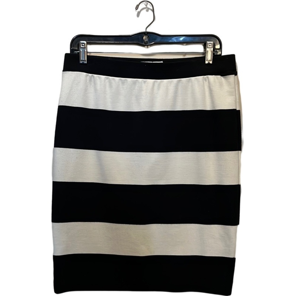 Elle medium woman's skirt black and cream